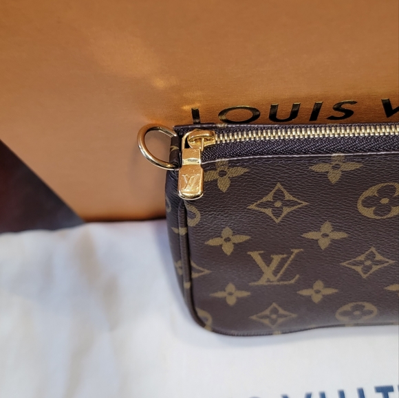 Louis Vuitton Pochette Accessoires - Picture 8 of 10